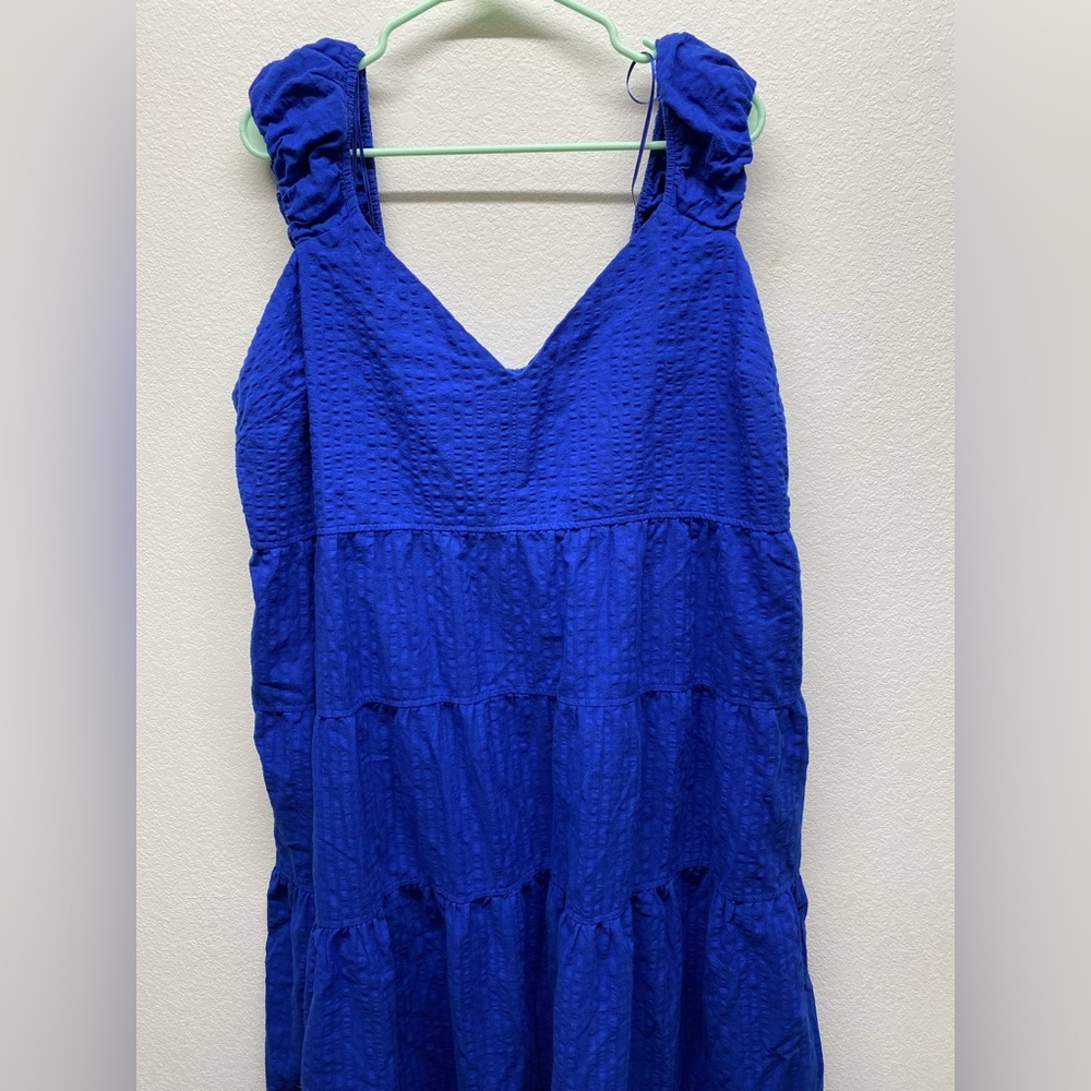 Old Navy Blue seersucker midi dress with pockets. Size XXL.